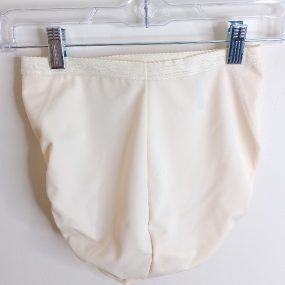 Bali 8701 Brief. Hi-Cut Light Control. Size Medium. Color Cream - Picture 2 of 11